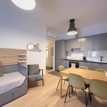 Imbriani 4s Tirabora Short Rent Triest