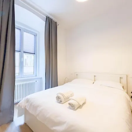 Imbriani 4s Tirabora Short Rent *