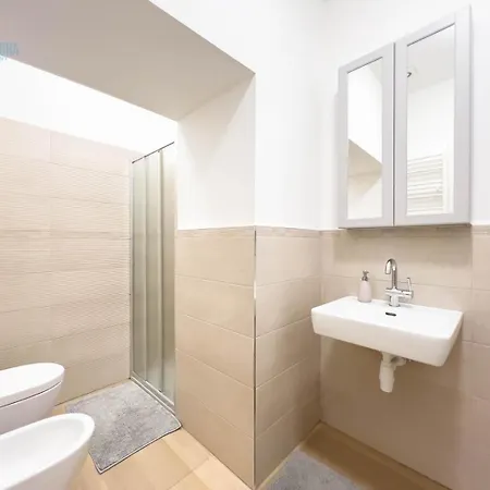 Imbriani 4s Tirabora Short Rent טריאסטה